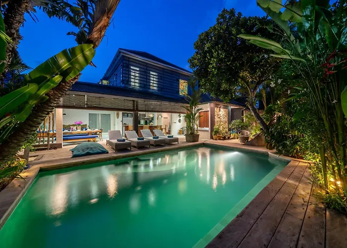 Villa Alchemy Private 4 Bedroom Eat Street 10 Steps To Revolver Cafe Seminyak 